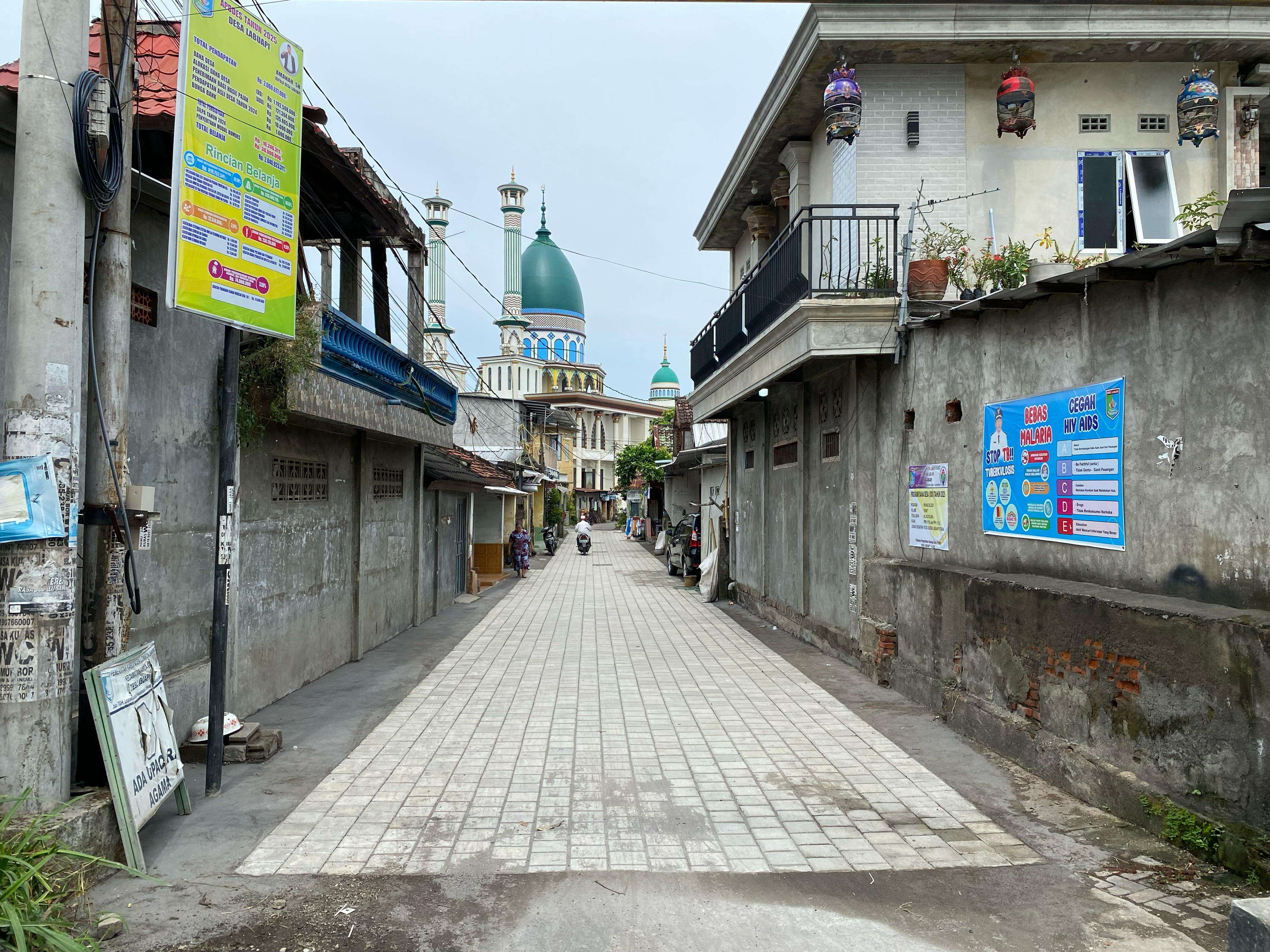 Pemasangan Paving Blok di RT.03 Dusun Labuapi Utara