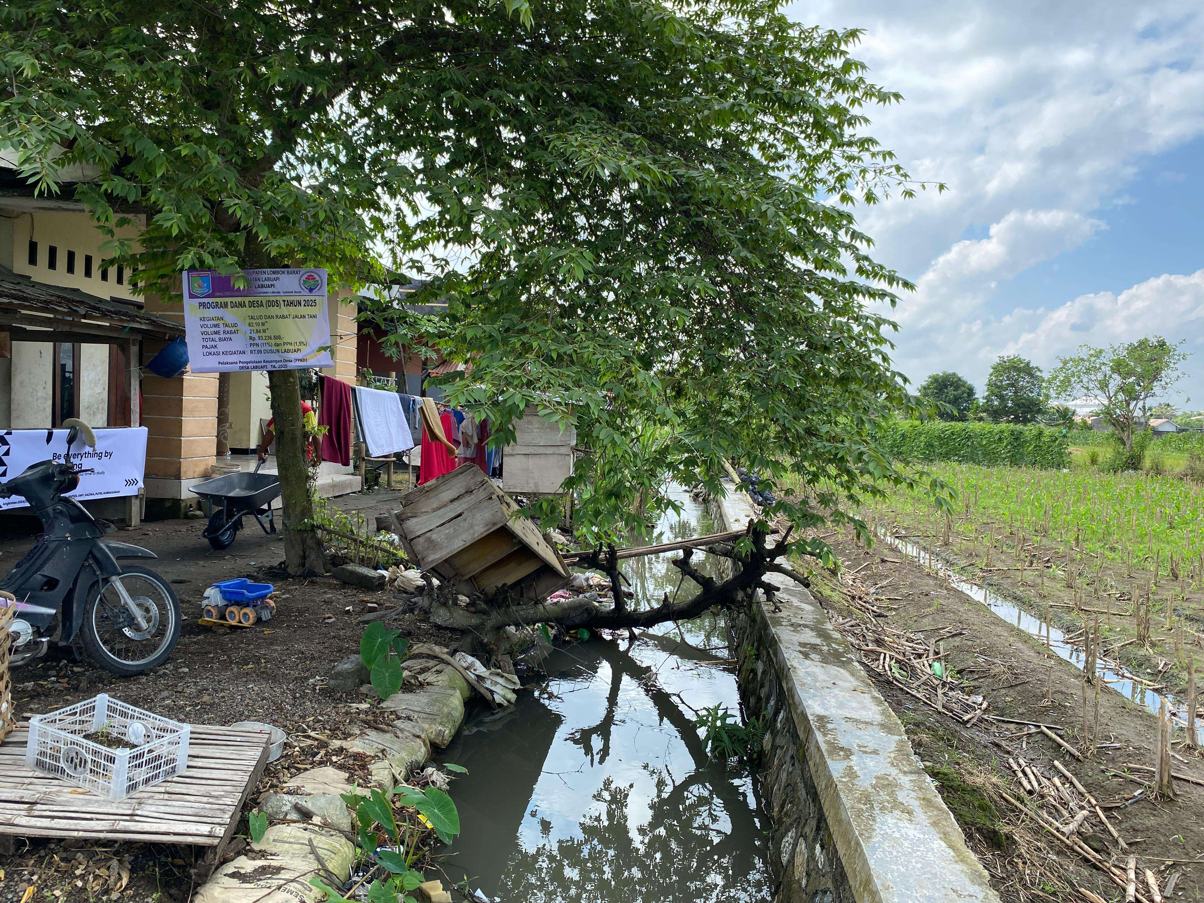 Pentaludan & Rabat Jalan Tani di RT.09 (Utara) Dusun Labuapi 