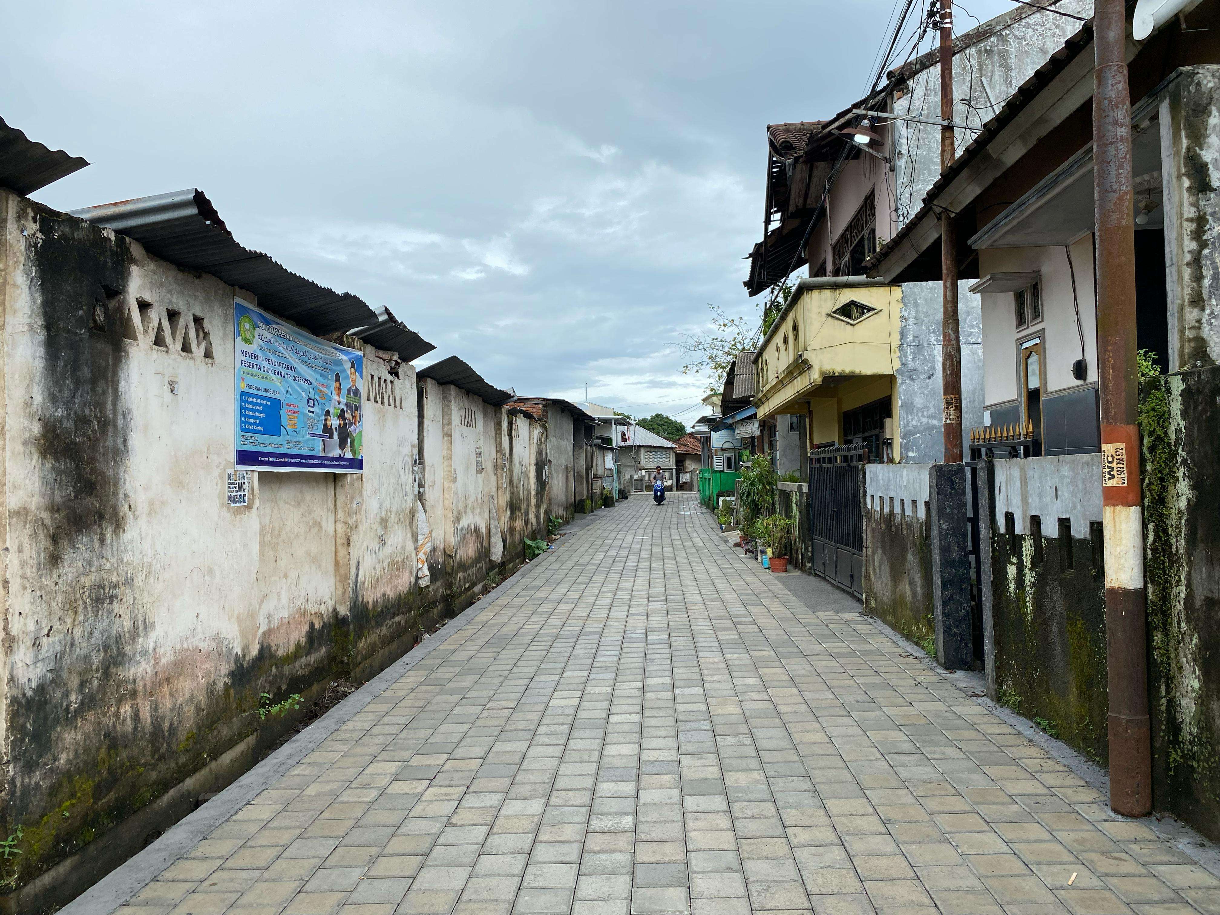 Pemasangan Paving Blok di RT.01 Dusun Labuapi