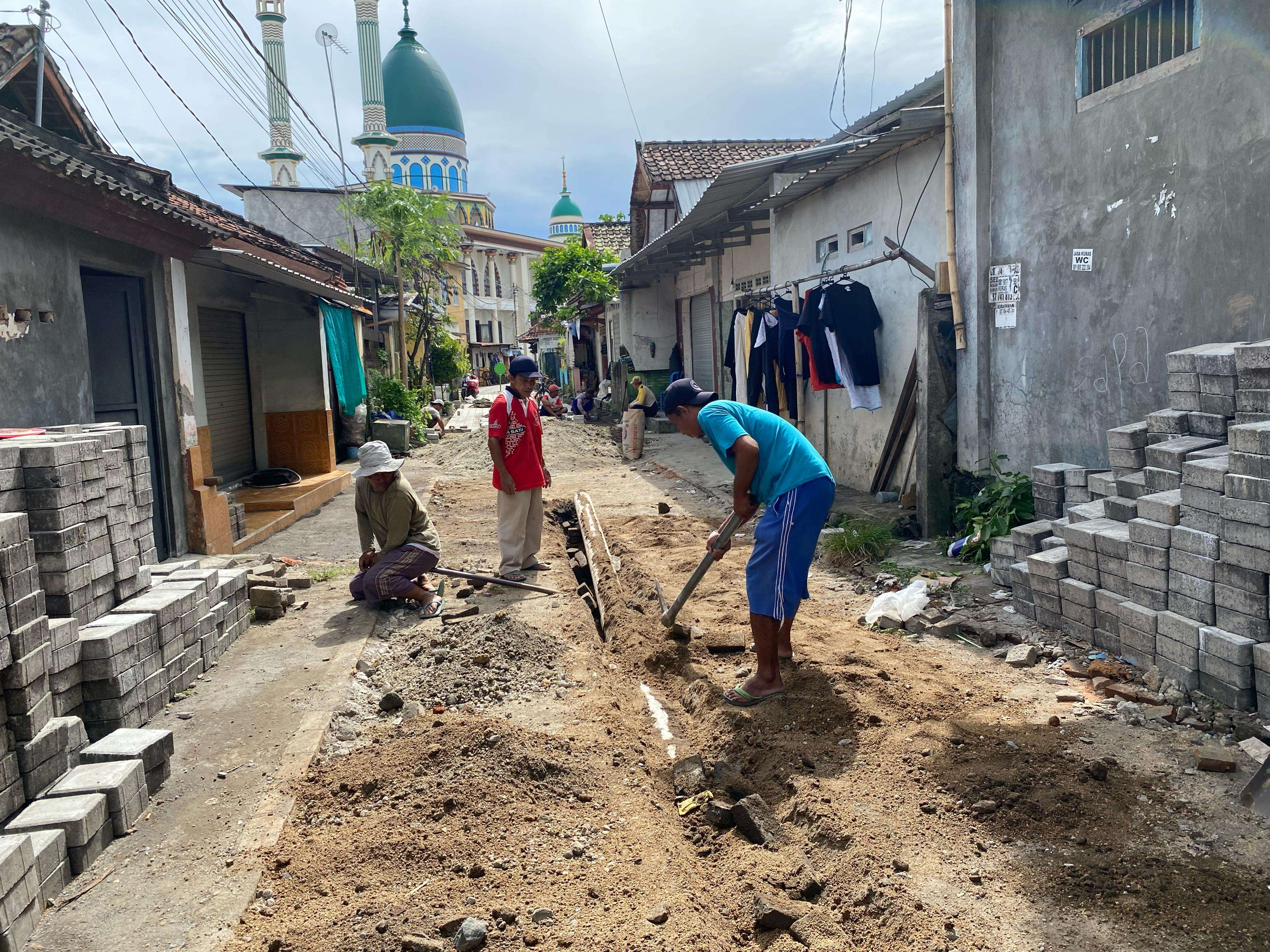 Pemasangan Paving Blok di RT.03 Dusun Labuapi Utara