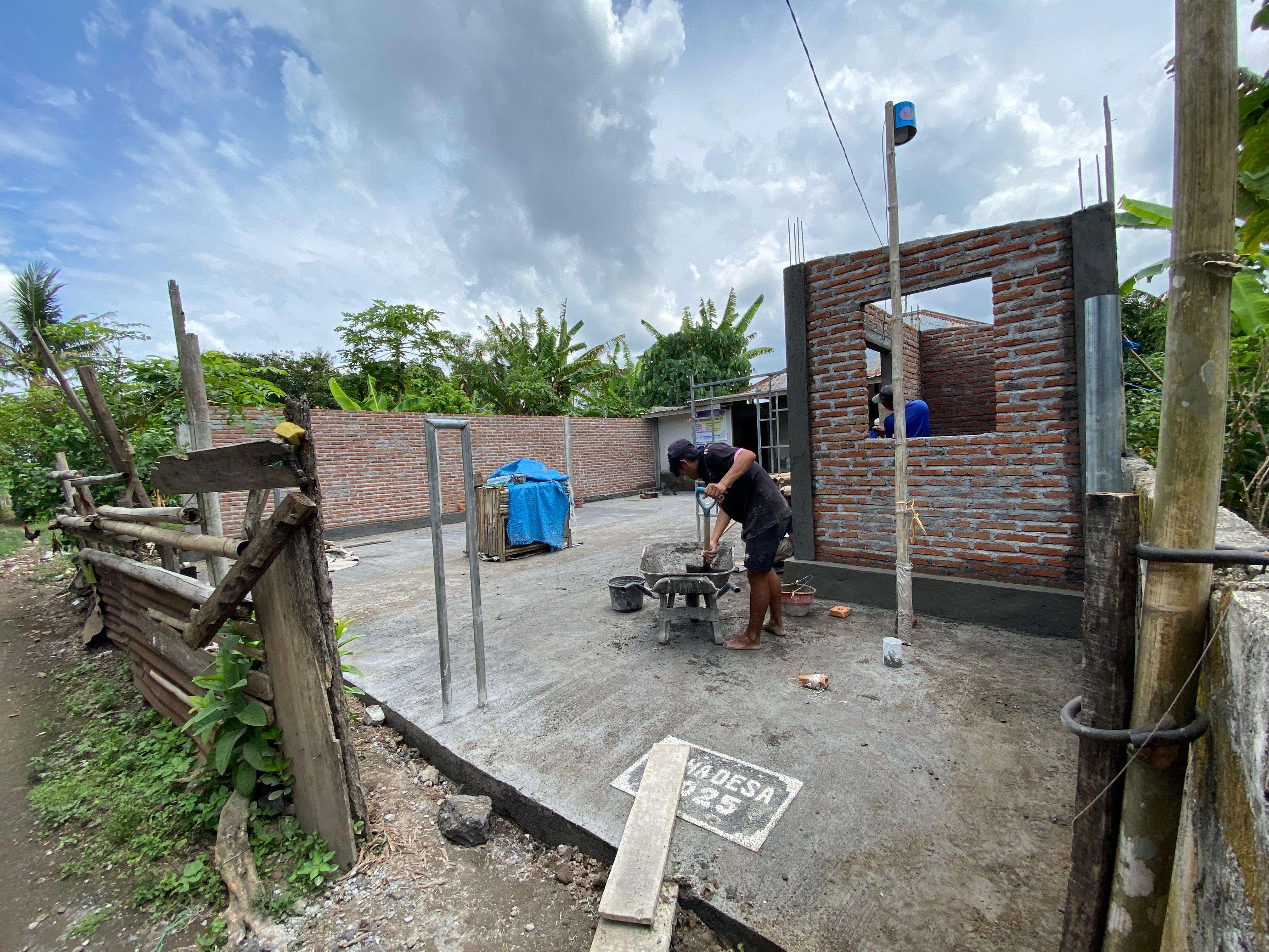 Pembangunan Posyandu di RT.09 Dusun Labuapi