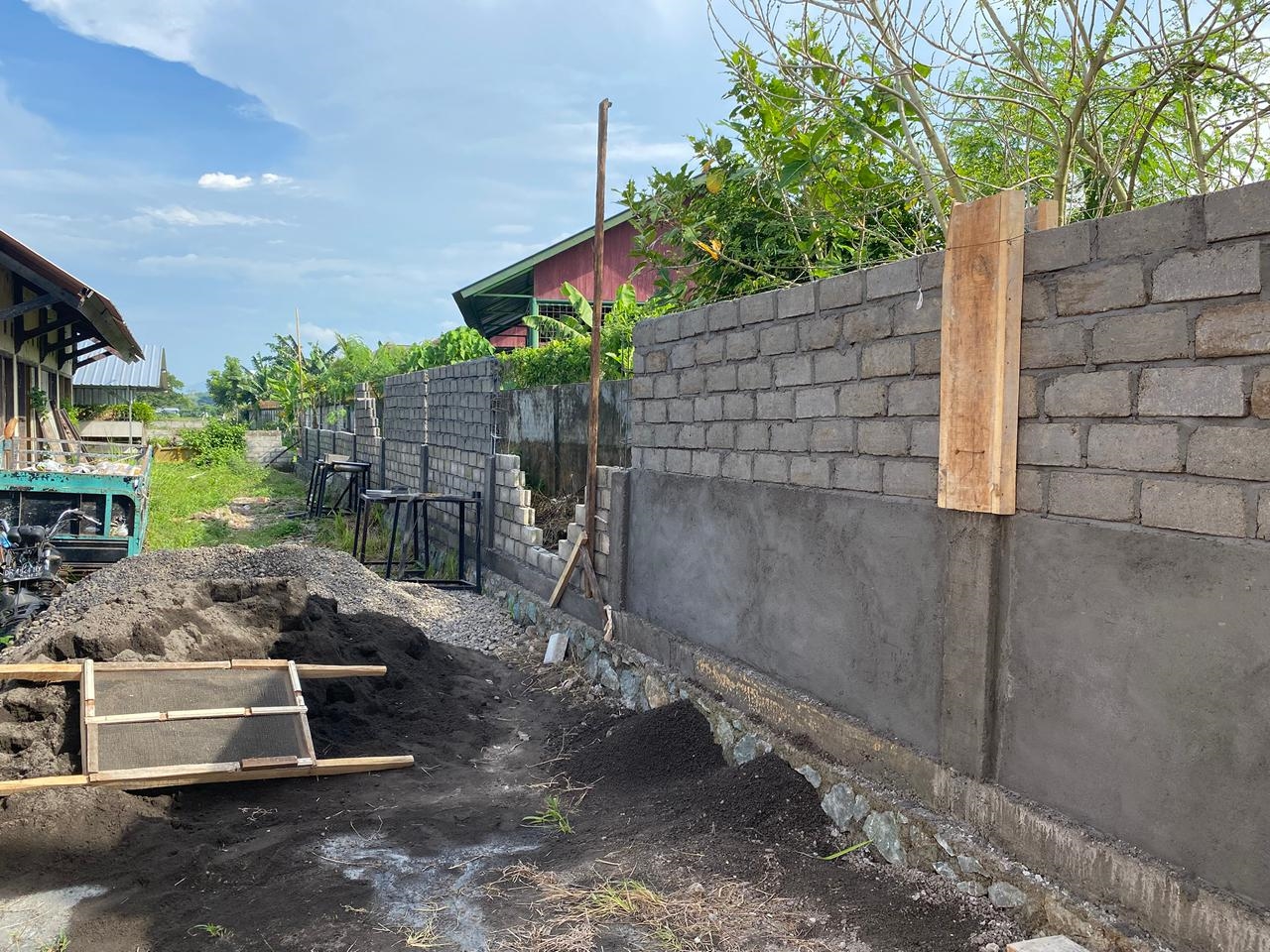 Penembokan Kantor Desa